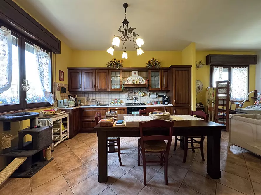 Immagine 2 di Casa indipendente in vendita  a Suzzara