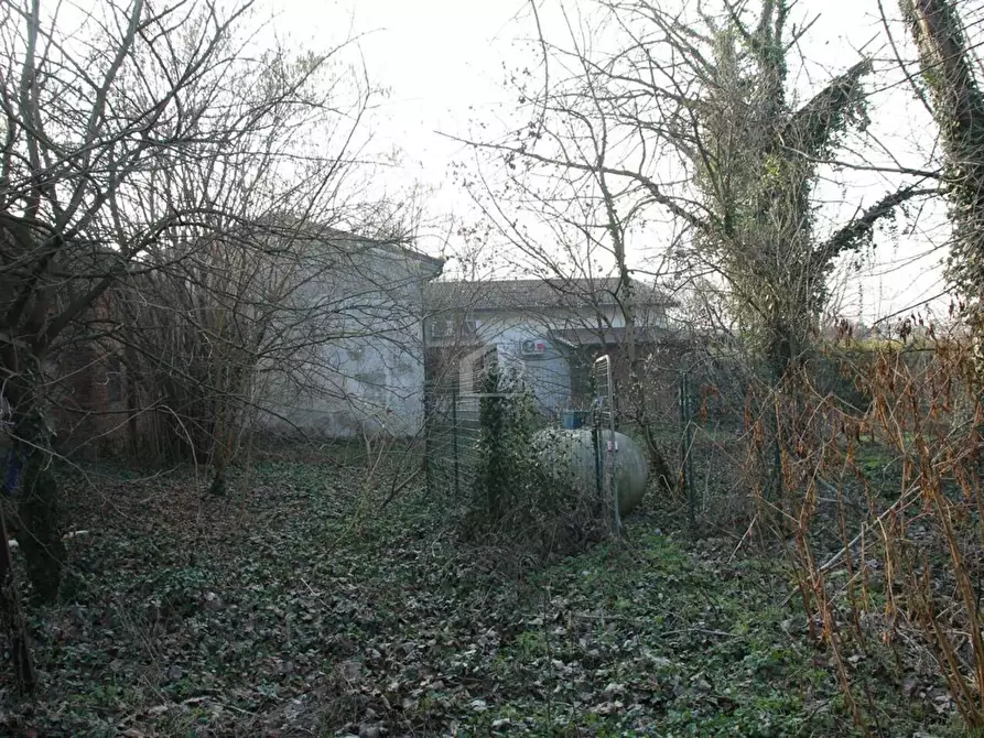 Immagine 8 di Rustico / casale in vendita  a Suzzara