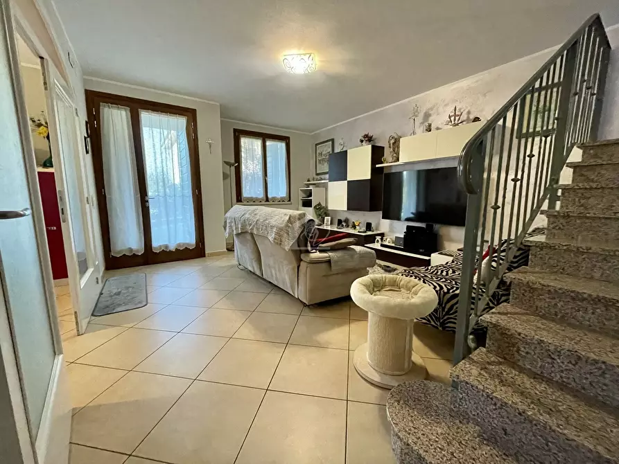 Immagine 10 di Casa bifamiliare in vendita  a Suzzara