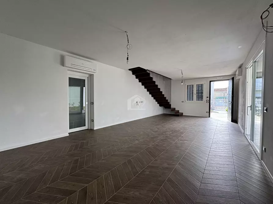 Immagine 2 di Casa bifamiliare in vendita  a Suzzara