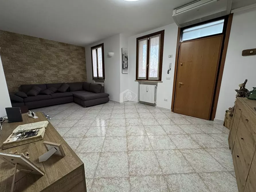 Immagine 2 di Villetta a schiera in vendita  a Suzzara