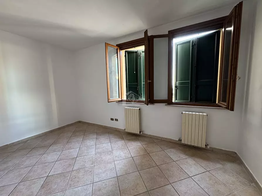 Immagine 11 di Appartamento in vendita  a Luzzara