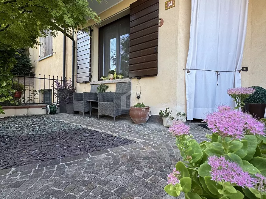 Immagine 3 di Villetta a schiera in vendita  a Suzzara