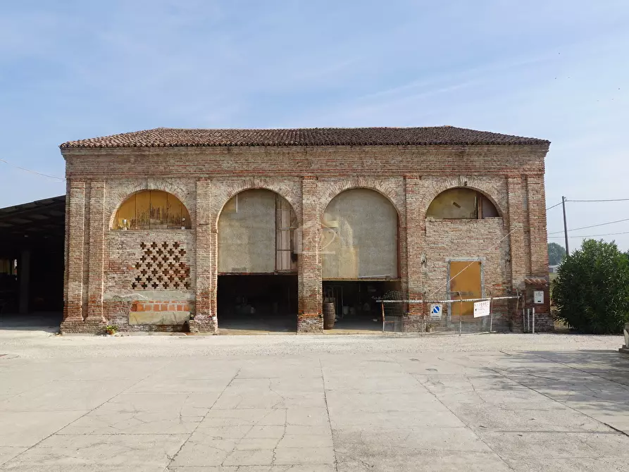 Immagine 2 di Rustico / casale in vendita  a Suzzara