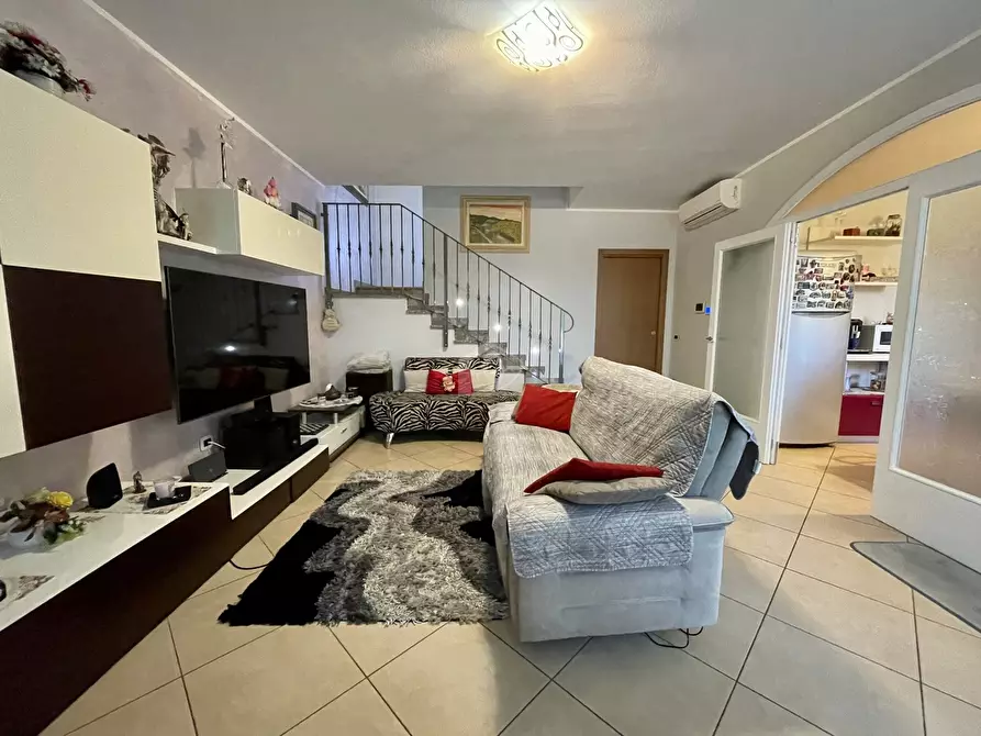 Immagine 9 di Casa bifamiliare in vendita  a Suzzara