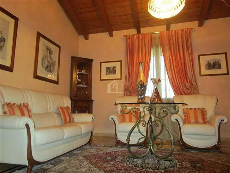 Immagine 1 di Villa in vendita  a Luzzara