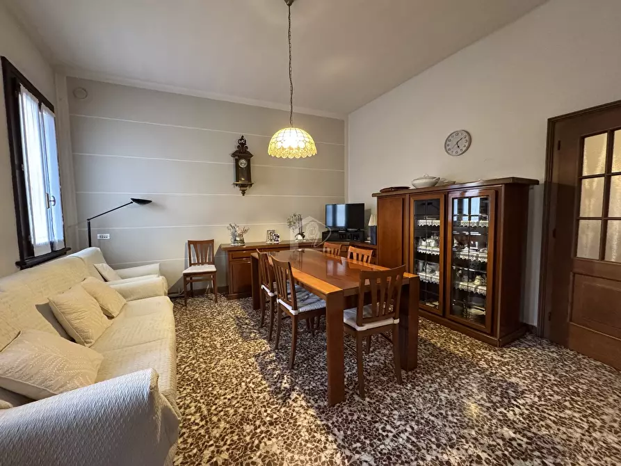 Immagine 2 di Casa indipendente in vendita  a Suzzara