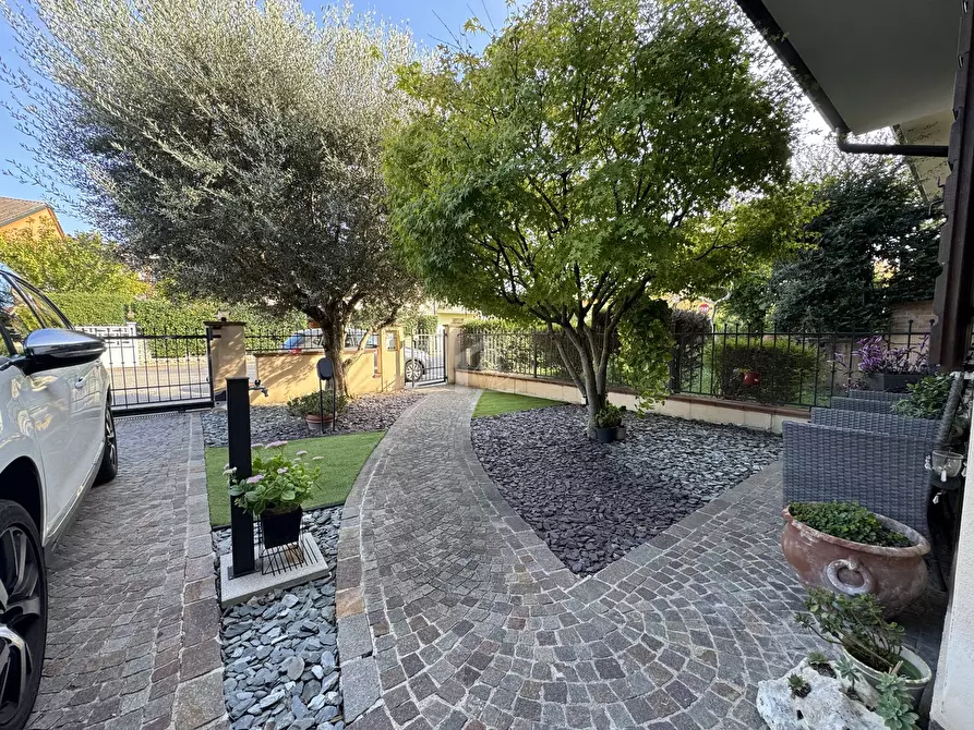 Immagine 2 di Villetta a schiera in vendita  a Suzzara