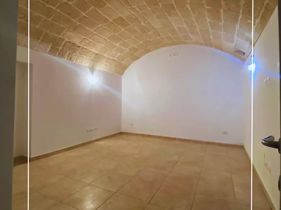 Immagine 9 di Box auto in vendita  in via anfiteatro 17 a Taranto