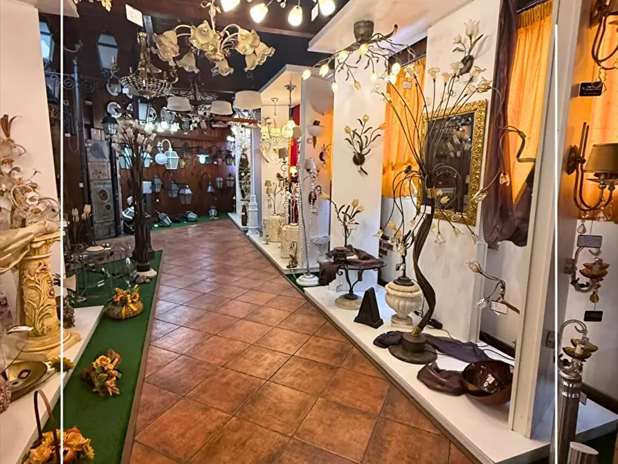 Immagine 13 di Locale commerciale in vendita  in contrada baronia a San Giorgio Ionico