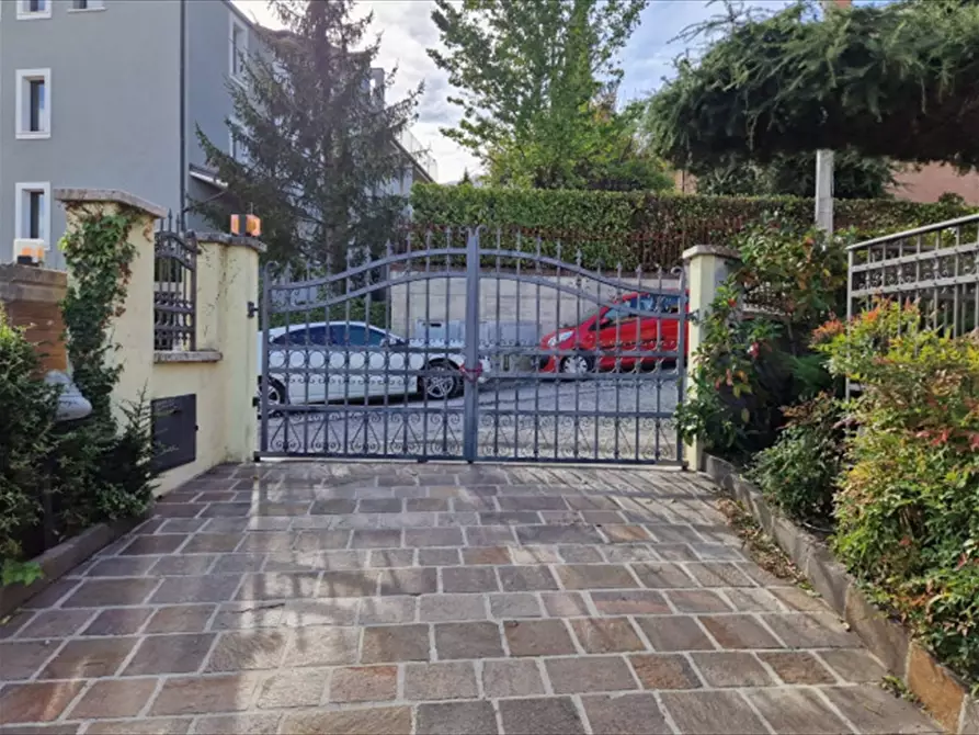 Immagine 2 di Villa in vendita  in Contrada Santone a Isola Del Gran Sasso D'italia