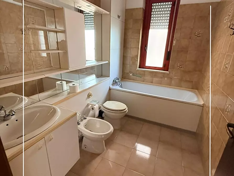 Immagine 17 di Appartamento in affitto  in via fratelli rosselli 3 a Taranto