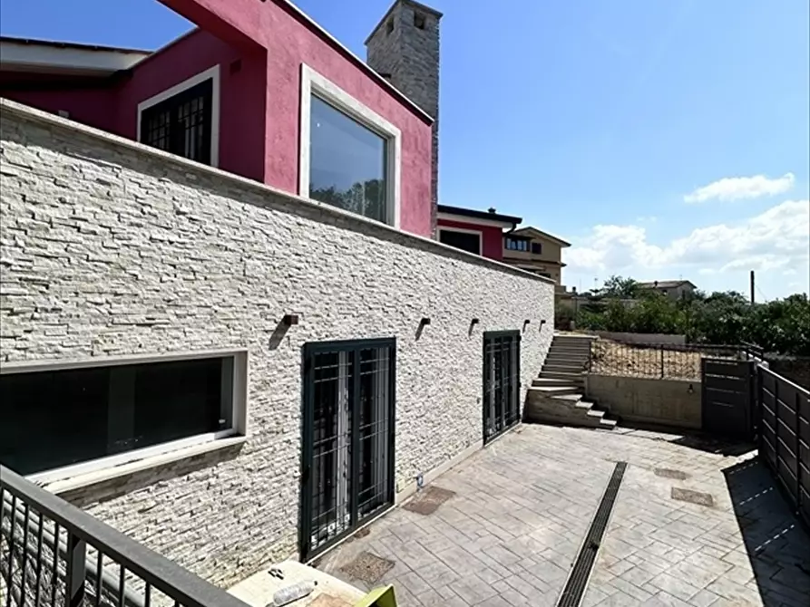Immagine 1 di Villa in vendita  in via odino a Anzio