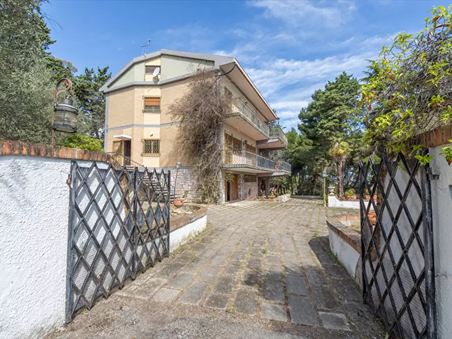 Immagine 2 di Villa in vendita  in VIA  ENZO FERRARI 47 a Tortoreto