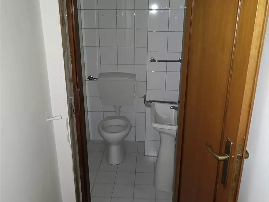 Immagine 10 di Locale commerciale   a Ripa Teatina