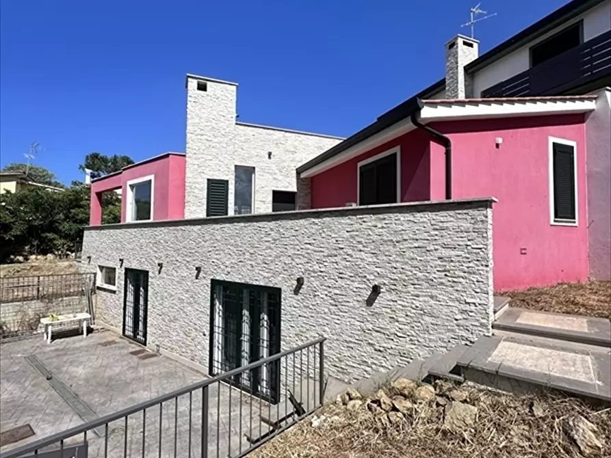 Immagine 28 di Villa in vendita  in via odino a Anzio