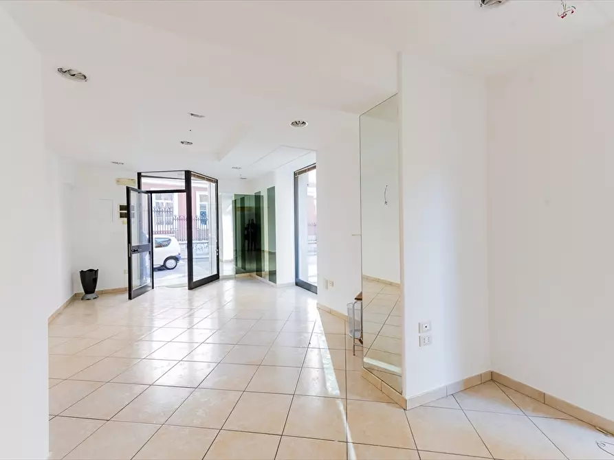 Immagine 11 di Locale commerciale in affitto  in Via Arniense a Chieti