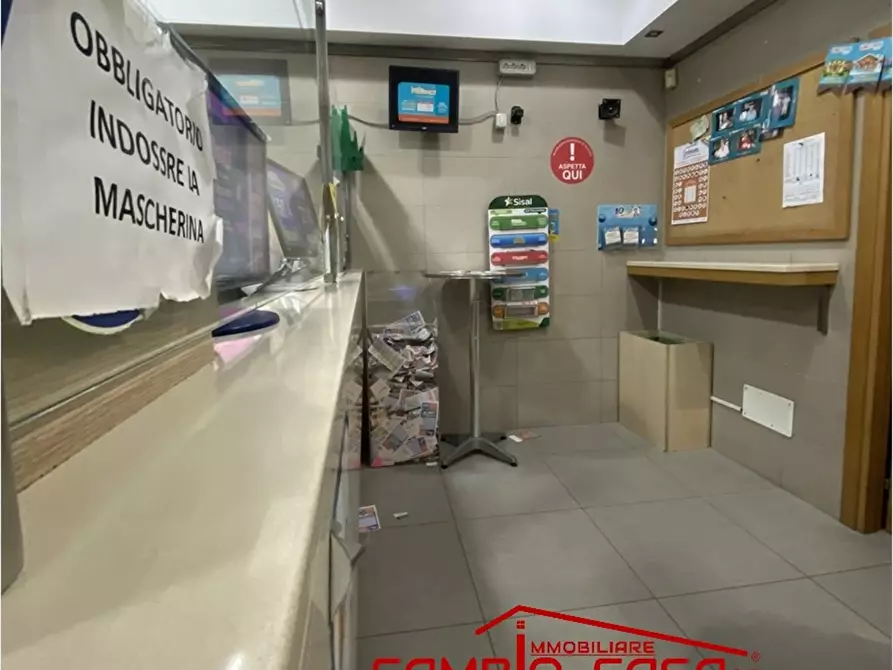 Immagine 4 di Tabaccheria in vendita  a Taranto