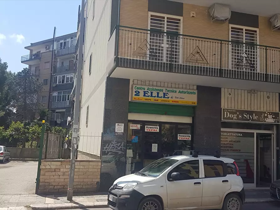 Immagine 2 di Locale commerciale in vendita  in Via Papa Benedetto XIII, 30 a Bari