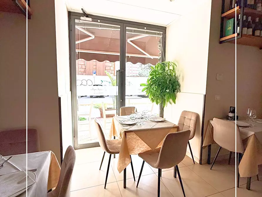 Immagine 4 di Locale commerciale in vendita  in CORSO UMBERTO 51 a Taranto