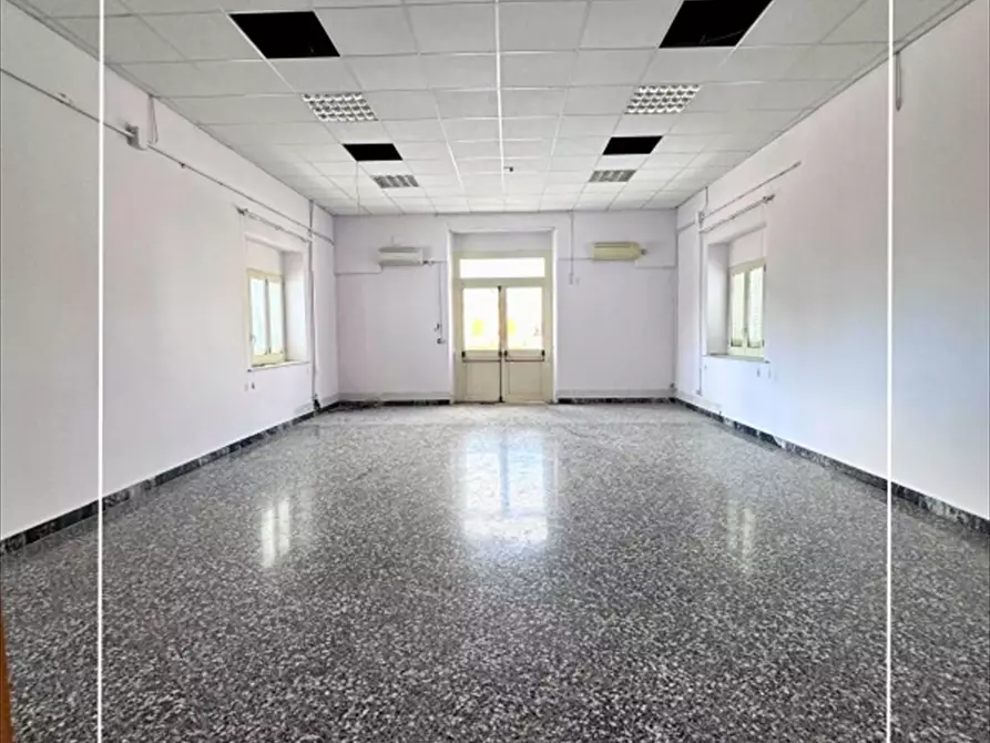 Immagine 21 di Villa in vendita  in VIA VITTORIO EMANUELE N. 144 a Statte