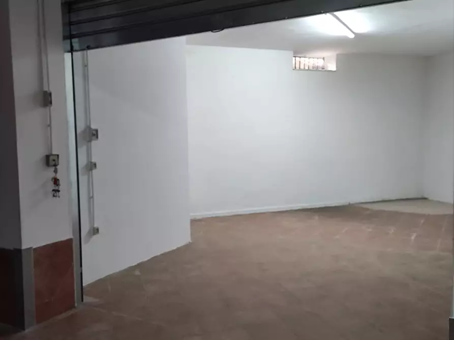 Immagine 6 di Box auto in vendita  a Cerignola