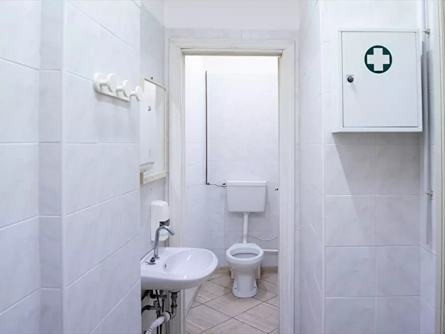 Immagine 19 di Locale commerciale in vendita  in via Mazzetti 3 a Chieti