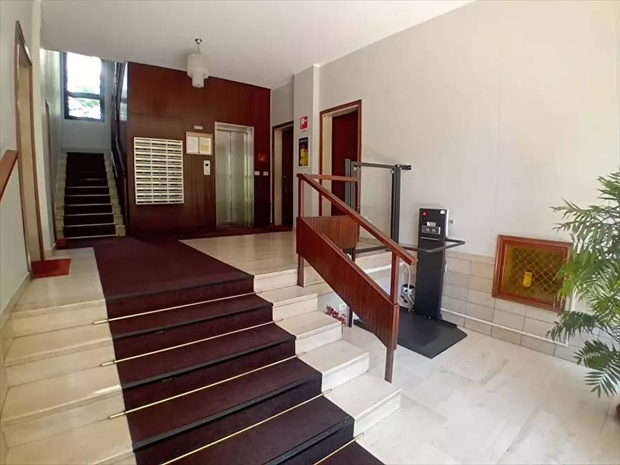 Immagine 3 di Appartamento in vendita  in via Gaetano Salvemini 5 a Milano