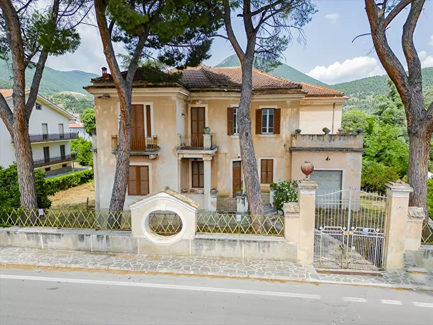 Immagine 6 di Villa in vendita  in Via Corfinio a Raiano