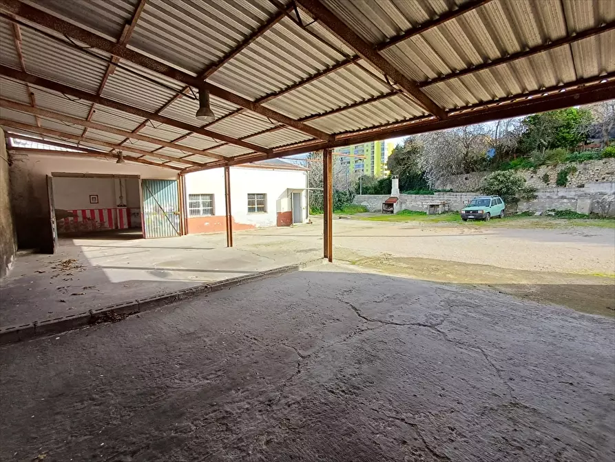 Immagine 17 di Locale commerciale in vendita  in Via Tana Di Lu Mazzoni Tronco A n. 5 a Sassari