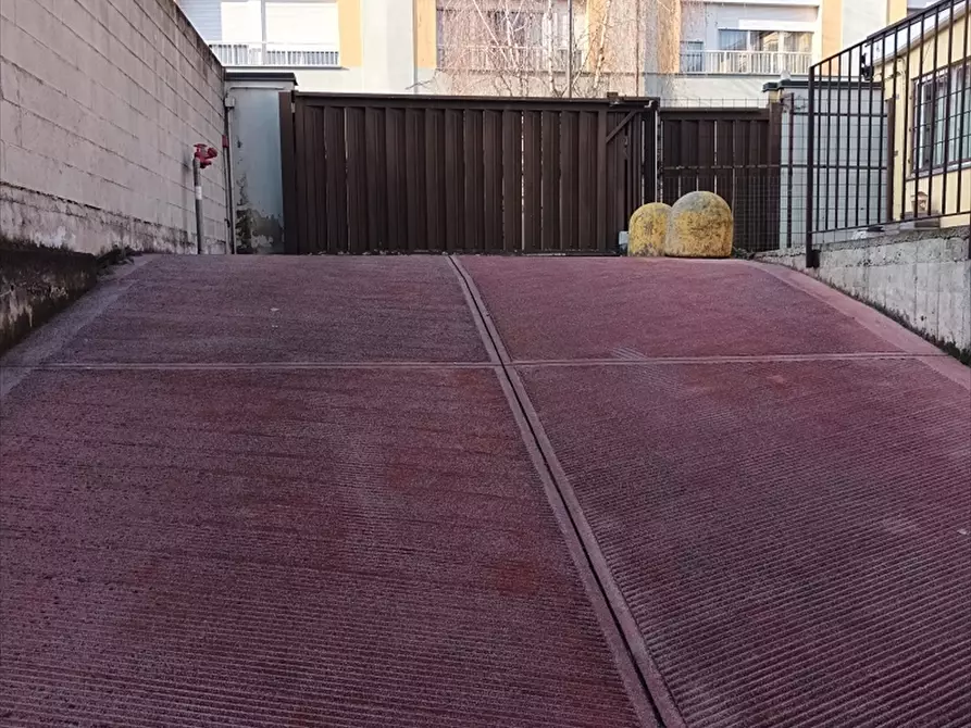 Immagine 16 di Box auto in vendita  in via Franco Faccio 20 a Milano