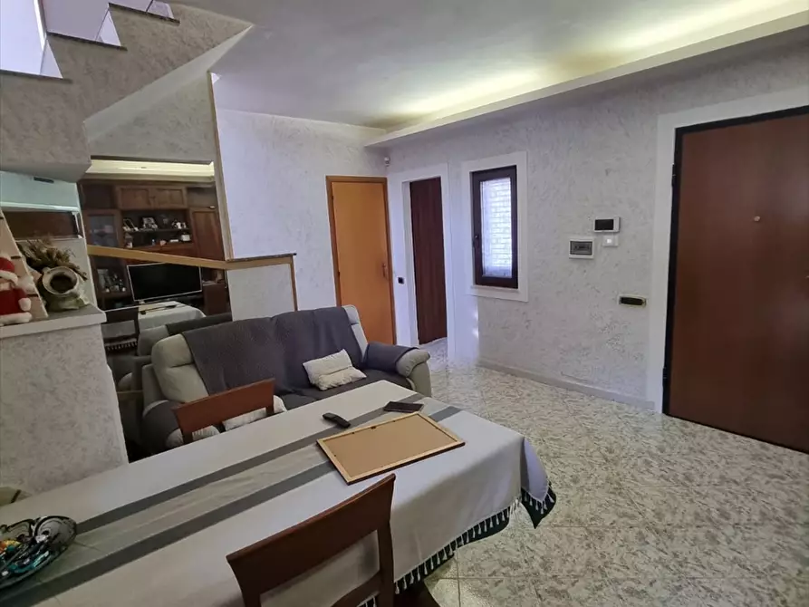 Immagine 6 di Villa in vendita  in Via degli olmi a Anzio