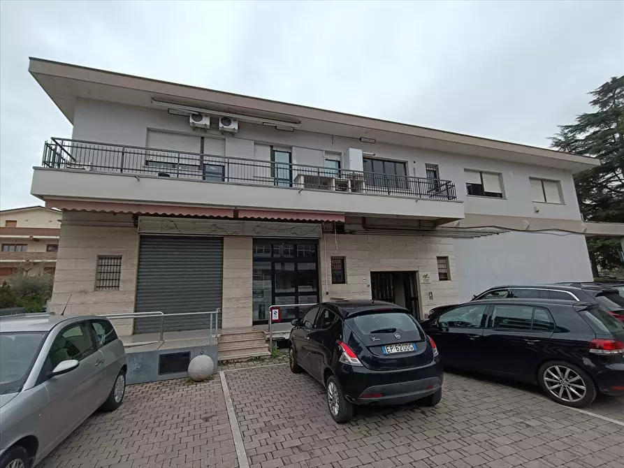 Immagine 2 di Locale commerciale in affitto  in Via Ortona a Chieti