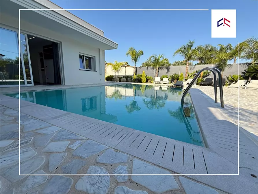 Immagine 12 di Villa in vendita  a Taranto