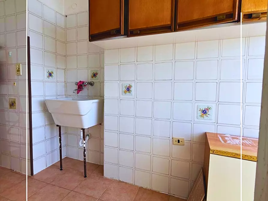 Immagine 13 di Appartamento in vendita  in via lago di garda 5 a Taranto