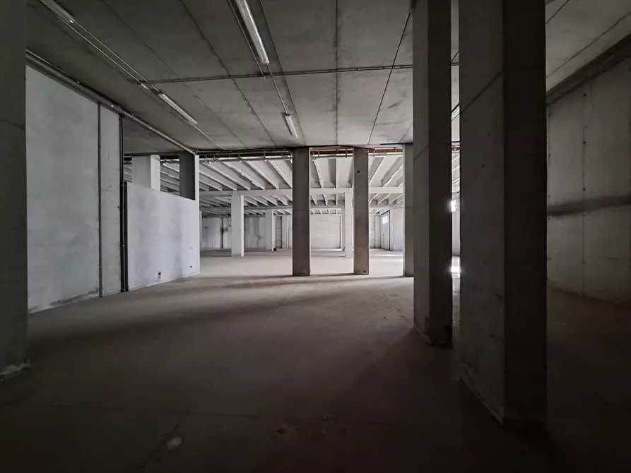 Immagine 10 di Capannone industriale in vendita  in SP 231 KM 1 a Modugno