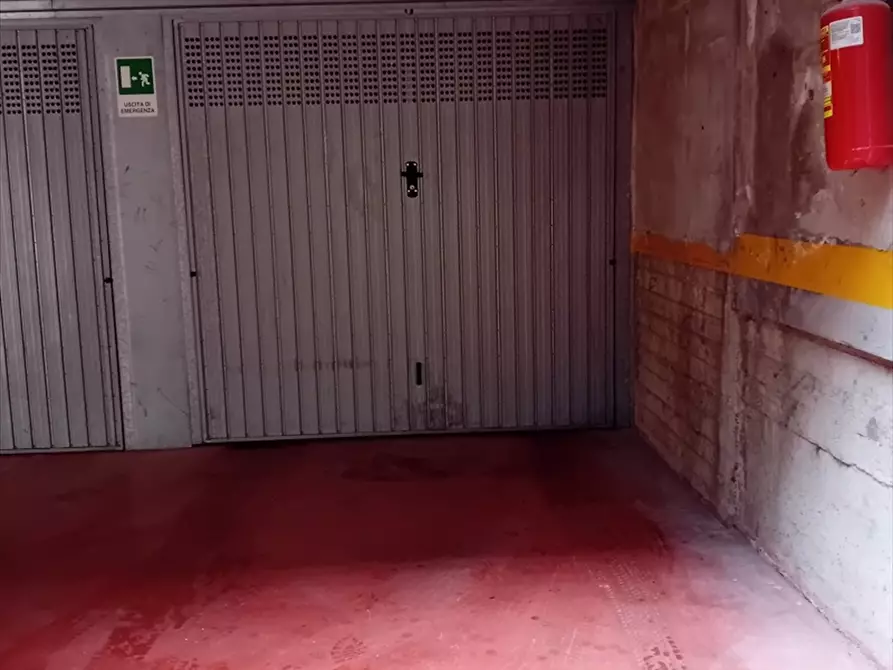 Immagine 7 di Box auto in vendita  in via Franco Faccio 20 a Milano