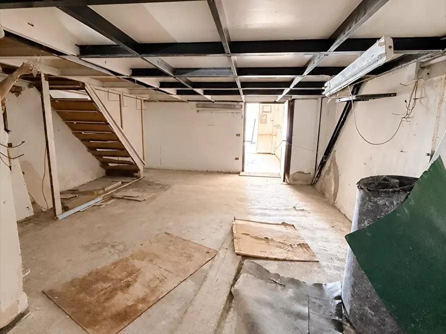 Immagine 4 di Laboratorio in vendita  in via cagliari 32 a Taranto