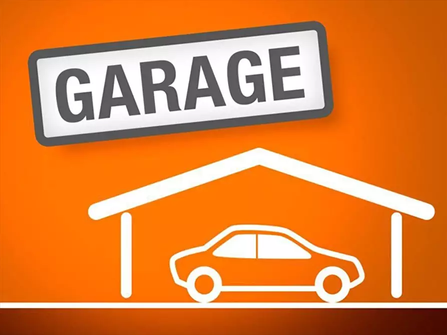 Immagine 2 di Garage in vendita  in Via Capestrano a Chieti