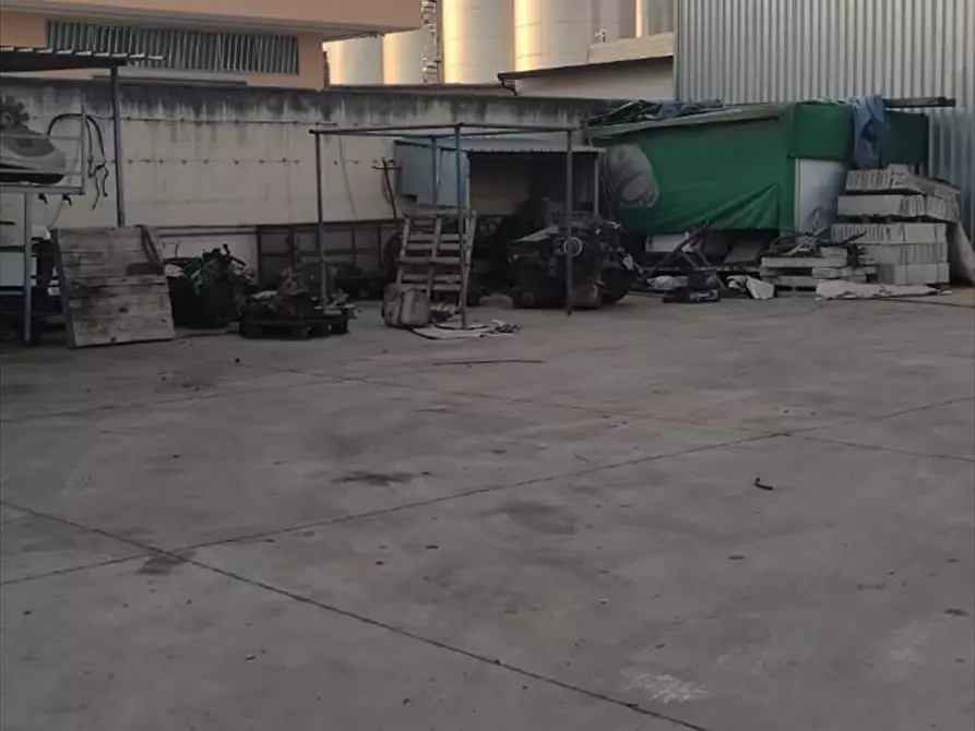 Immagine 27 di Capannone industriale in vendita  a Cerignola