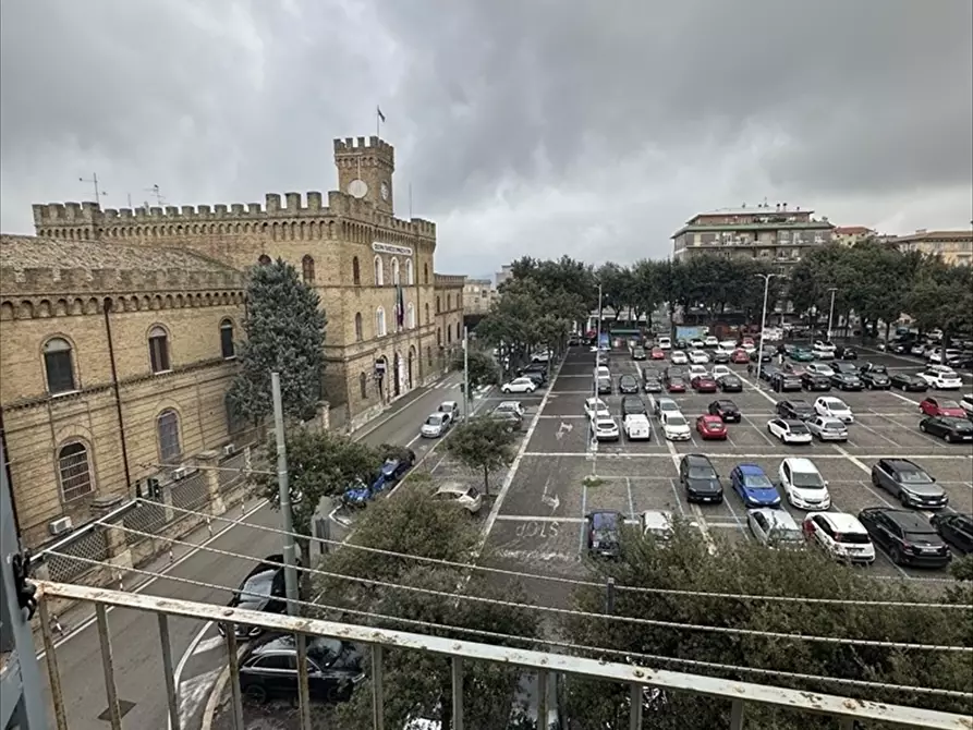 Immagine 4 di Appartamento in vendita  in Piazza Giuseppe Garibaldi 14 a Chieti
