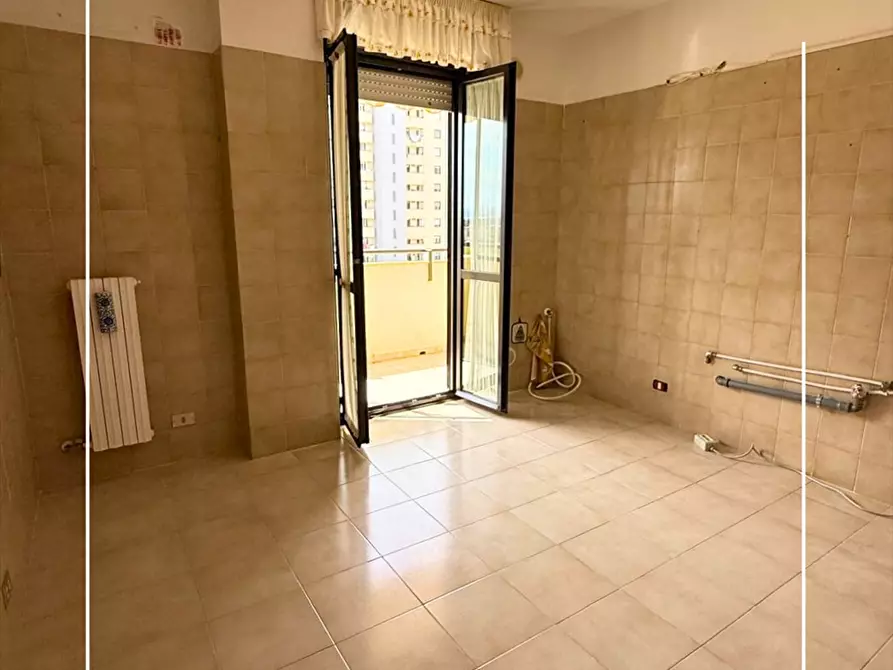 Immagine 15 di Appartamento in vendita  in piazza pertini 19 a Taranto