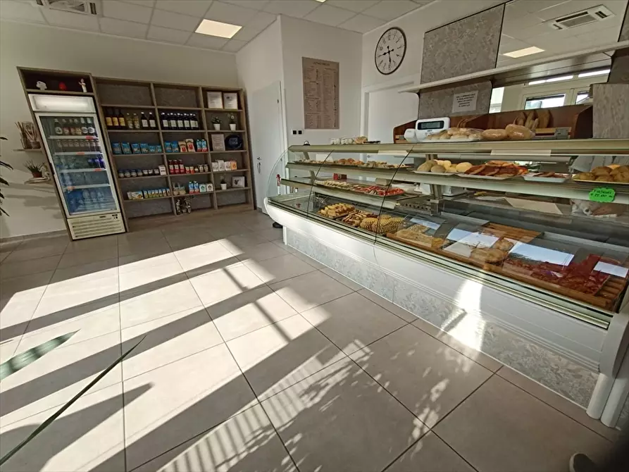 Immagine 3 di Attività commerciale in vendita  in Via Tirino a Pescara