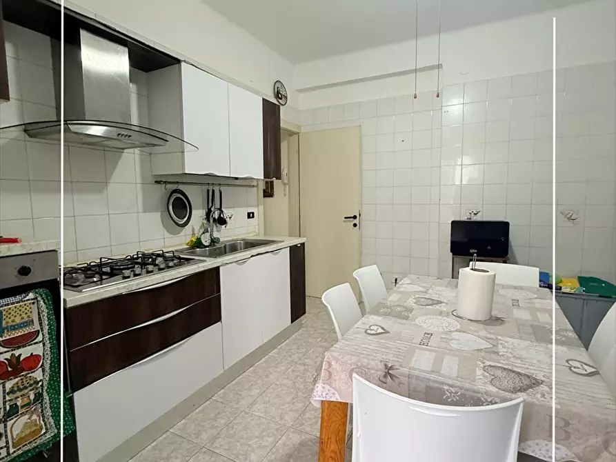 Immagine 10 di Appartamento in vendita  in via rintone 51  a Taranto