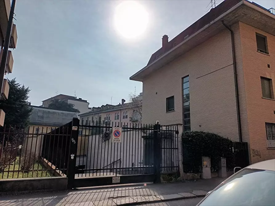 Immagine 1 di Box auto in affitto  a Milano