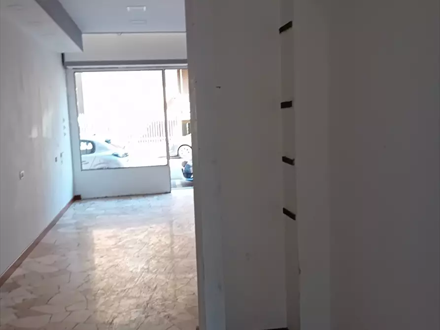 Immagine 6 di Negozio in vendita  a Milano