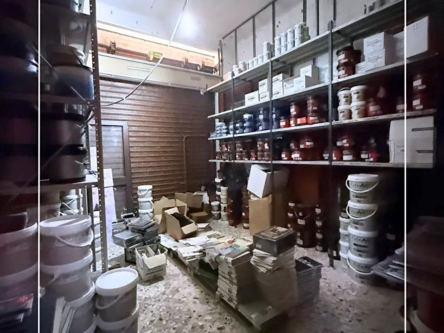 Immagine 10 di Deposito in vendita  in via elio 45 a Taranto