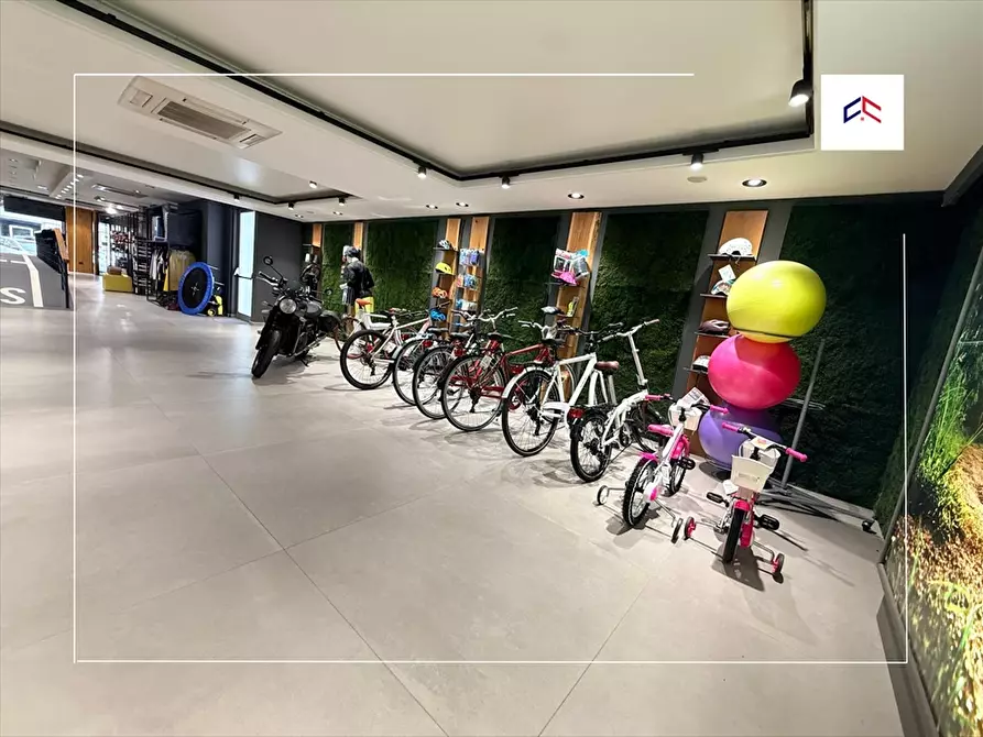 Immagine 12 di Locale commerciale in affitto  in VIALE TRENTINO 34 a Taranto