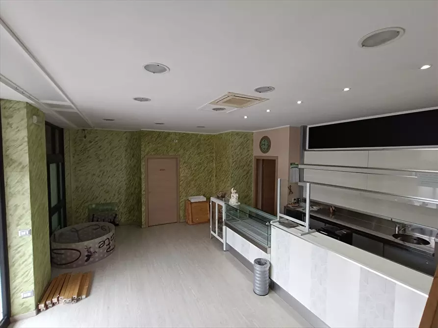 Immagine 9 di Locale commerciale in affitto  in Via Ortona a Chieti