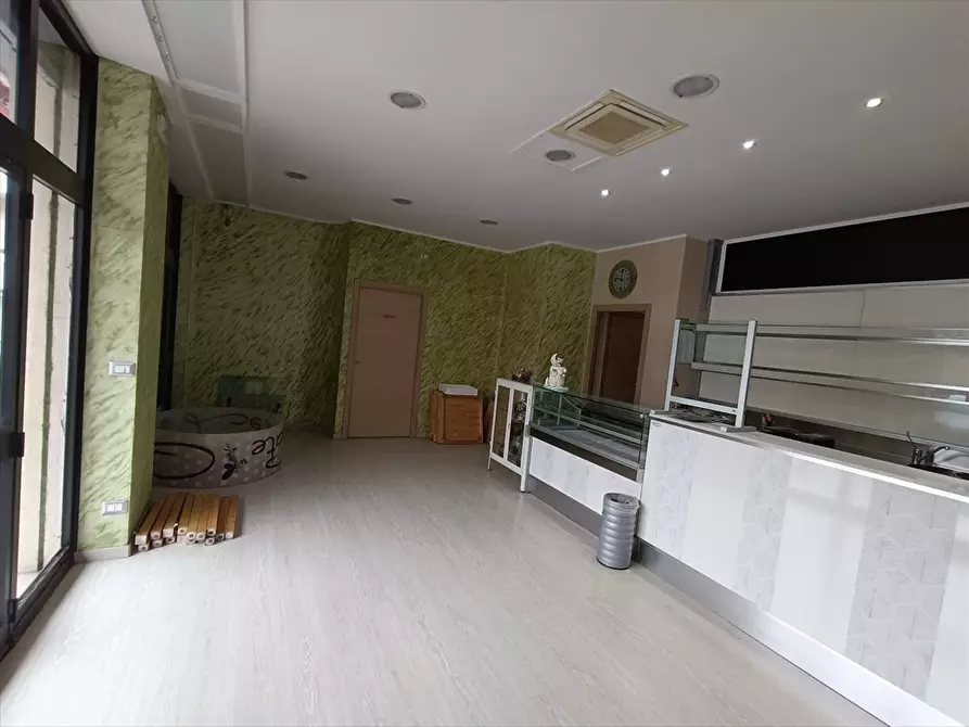 Immagine 6 di Locale commerciale in affitto  in Via Ortona a Chieti